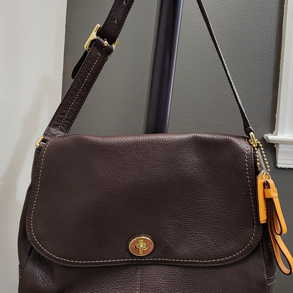 Elegant Brown Leather Shoulder Bag